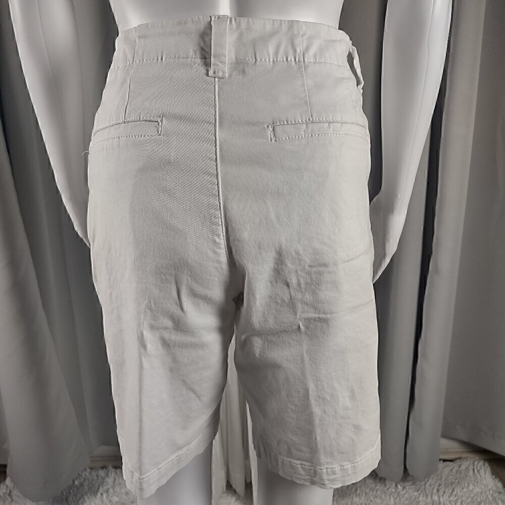 Lee Women's Cotton Blend White Mid Rise Regular Shorts Size 8M - Picture 4 of 11